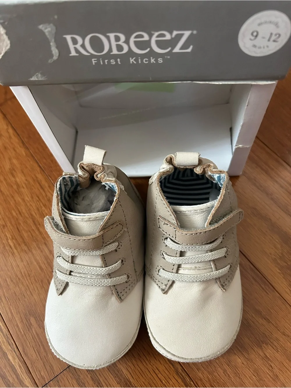Robeez ELIJAH Beige and Cream Leather Baby Walker Shoes Size 9-12M NWT